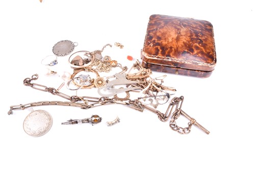 Lot 468 - A group of vintage gilt metal jewellery,...