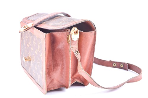 Lot 324 - Louis Vuitton. A vintage 1980s monogram...