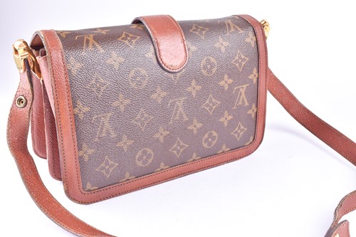 Lot 324 - Louis Vuitton. A vintage 1980s monogram...