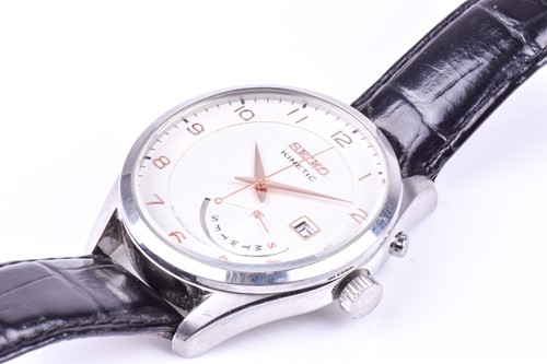Lot 222 - A Seiko Kinetic automatic stainless steel...