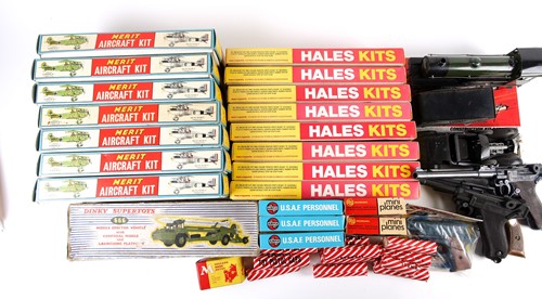 Lot 509 - A collection of boxed model aircraft kits, to...