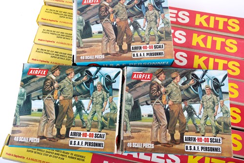 Lot 509 - A collection of boxed model aircraft kits, to...