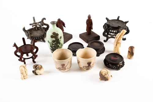 Lot 263 - Chinese and Japanese wares, 19th century,...