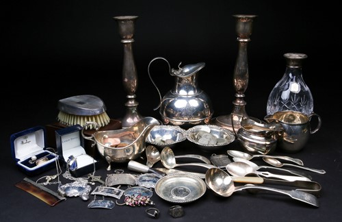 Lot 638 - A mixed group of silver and white metal items,...