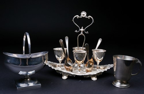 Lot 653 - A silver bon bon basket, Birmingham 1916, on...