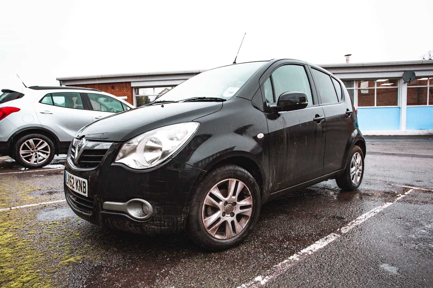 Lot 206 - A 2012 Vauxhall Agila SE 1.2 16v 5 door...