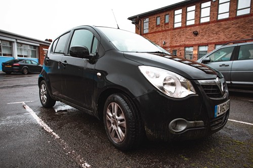 Lot 206 - A 2012 Vauxhall Agila SE 1.2 16v 5 door...