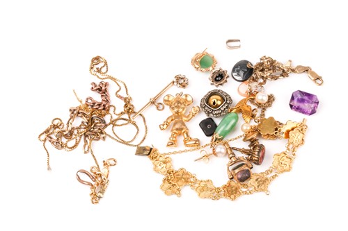 Lot 708 - A group of various jewellery items, to include...