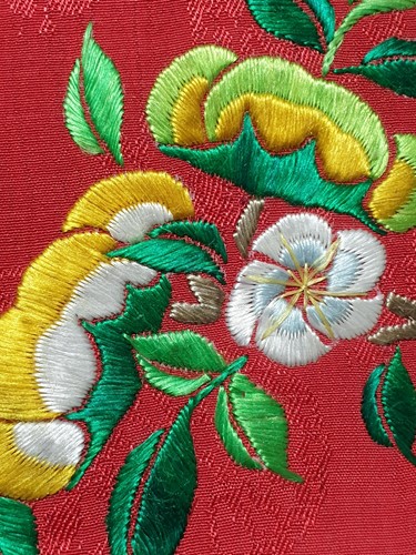 Lot 275 - A Chinese embroidered silk panel, 20th century,...