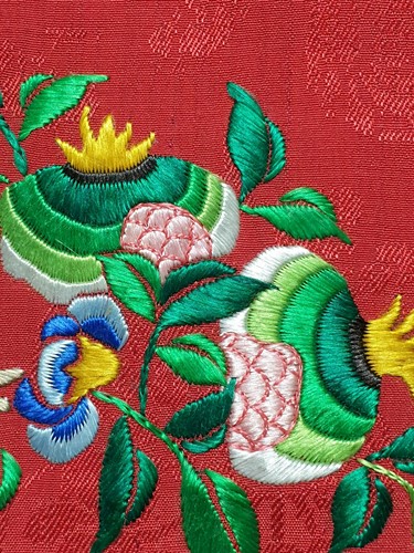 Lot 275 - A Chinese embroidered silk panel, 20th century,...