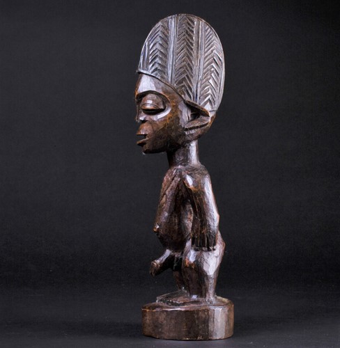 Lot 22 - A Yoruba Ibeji standing male figure, his chest...