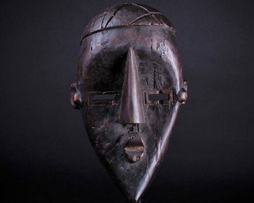 Lot 7 - A Lwalwa mask, Democratic Republic of Congo,...