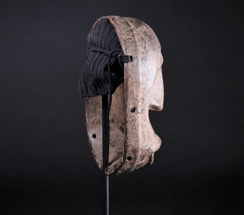 Lot 63 - A Hembe mask, Democratic Republic of Congo,...