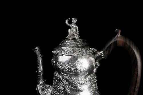 Lot 433 - A George IV fine silver coffee pot on...