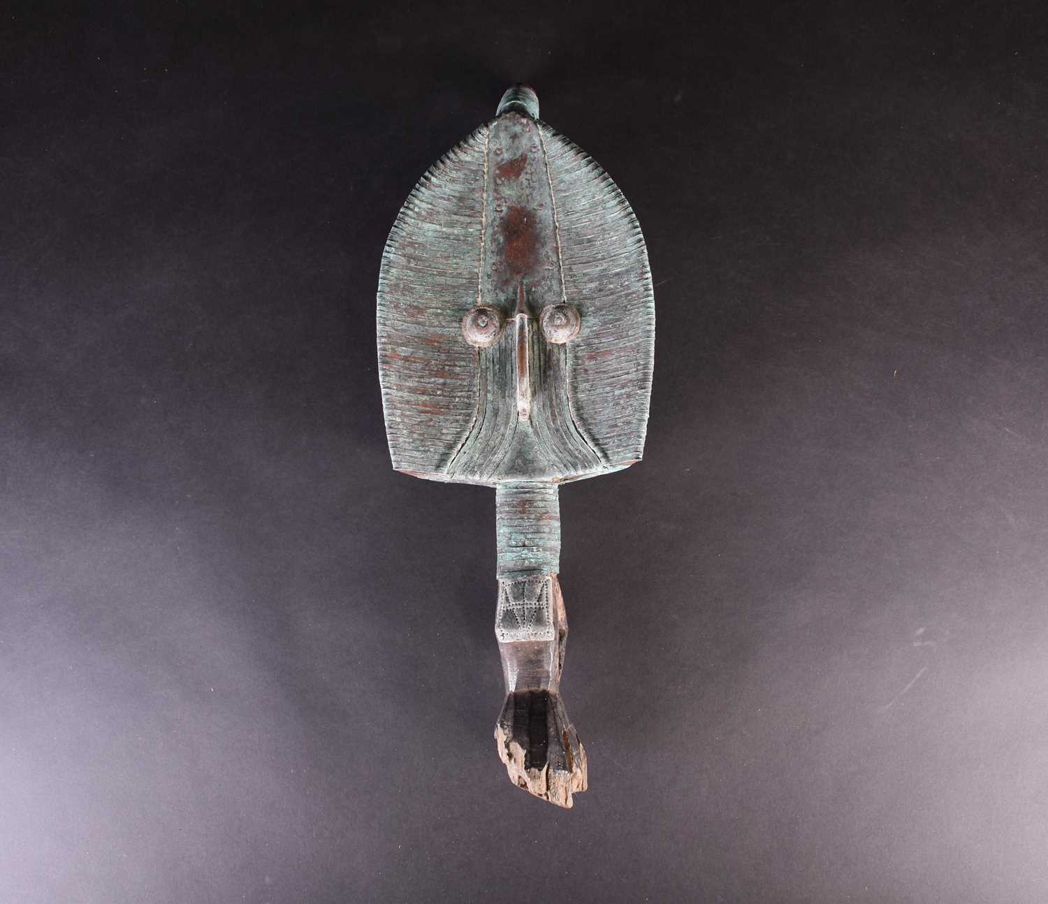 Lot 128 - A Mahongwe reliquary, Gabon, the stylised face...