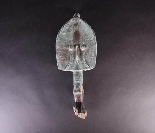Lot 128 - A Mahongwe reliquary, Gabon, the stylised face...