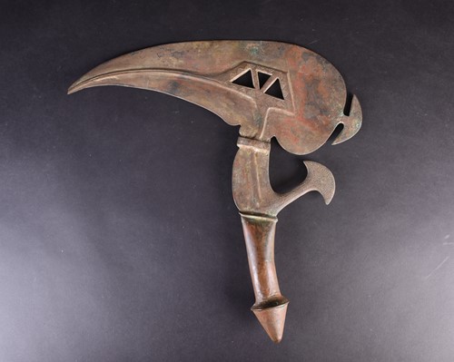 Lot 122 - A large Kota Onzil bird shape bronze knife,...