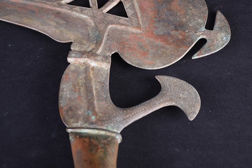 Lot 122 - A large Kota Onzil bird shape bronze knife,...