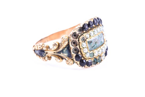 Lot 599 - A Georgian yellow gold mourning ring, with...