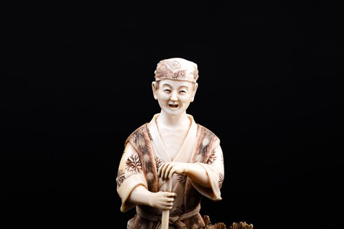 Lot 162 - A Japanese ivory okimono of a farmer, Meiji...