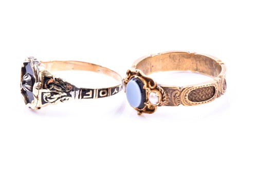 Lot 695 - A Victorian yellow gold and enamel mourning...