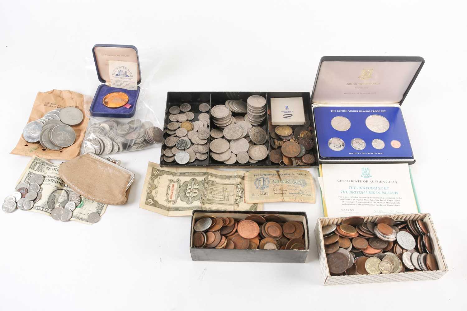 Lot 284 - A quantity of British and world coins, to...