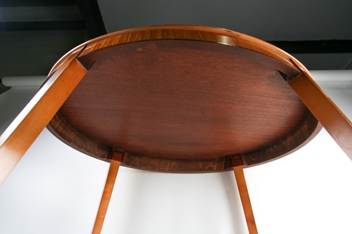 Lot 147 - A good quality, oval Sheraton style, satinwood,...