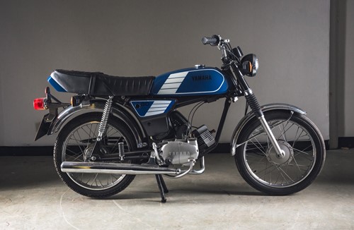 Lot 15 - A 1987 Yamaha RD50 49cc blue motorcycle,...