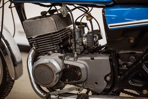 Lot 5 - A 1980 Suzuki GT200 196cc blue motorcycle,...