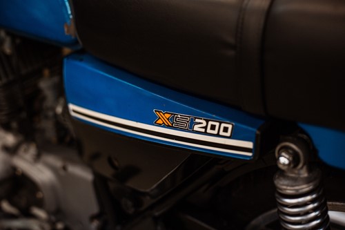 Lot 5 - A 1980 Suzuki GT200 196cc blue motorcycle,...