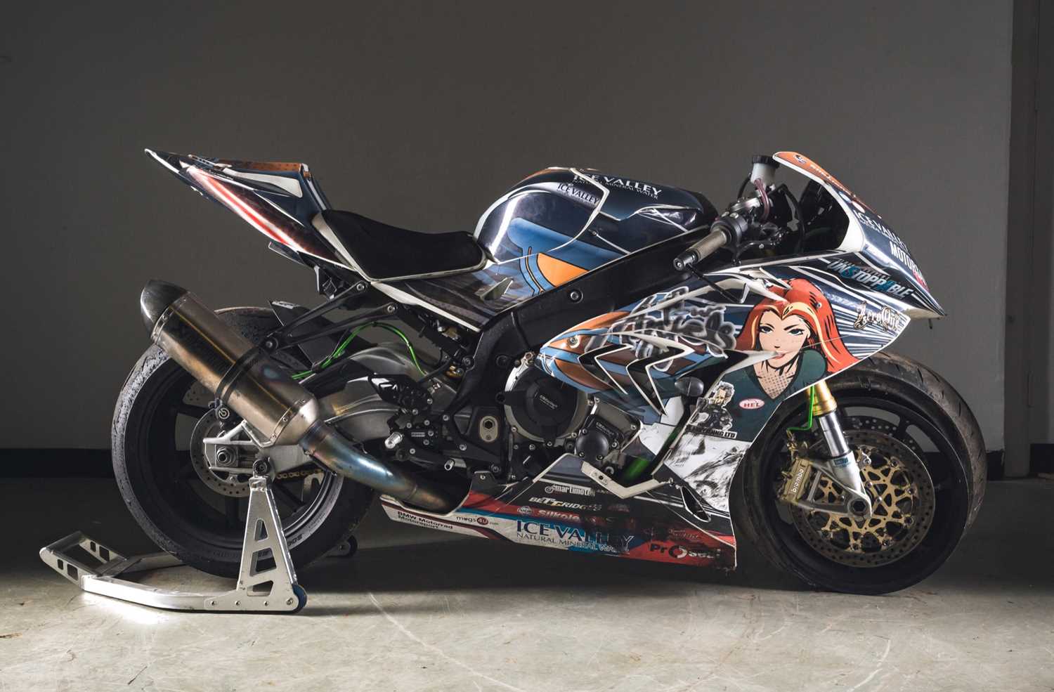 Lot 9 - A 2015 BMW S1000RR 999cc race bike,...