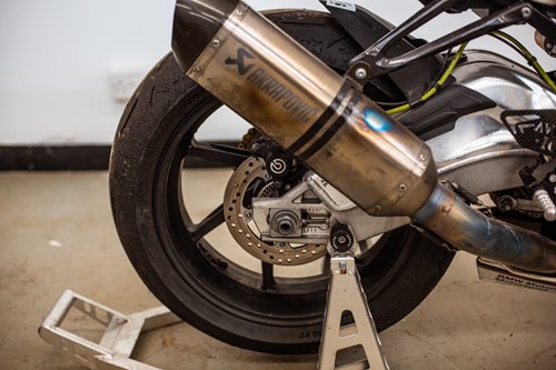 Lot 9 - A 2015 BMW S1000RR 999cc race bike,...