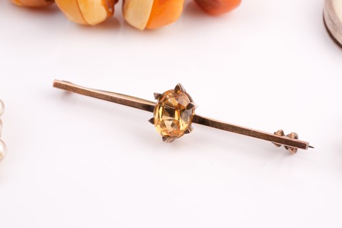 Lot 141 - A yellow metal and citrine bar brooch,...