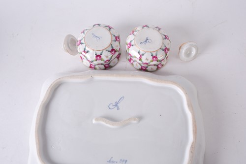 Lot 373 - A pair of Samson Porcelain Chinese Armorial...