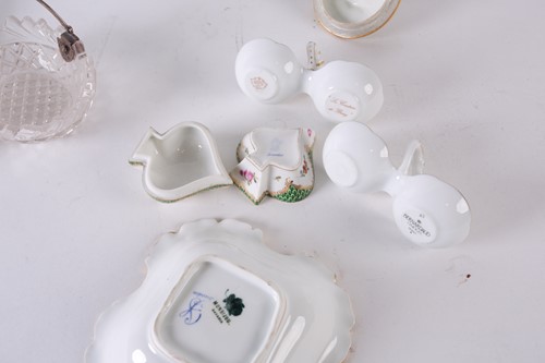 Lot 373 - A pair of Samson Porcelain Chinese Armorial...