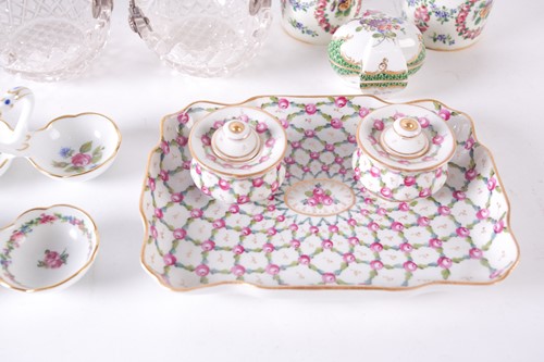 Lot 373 - A pair of Samson Porcelain Chinese Armorial...