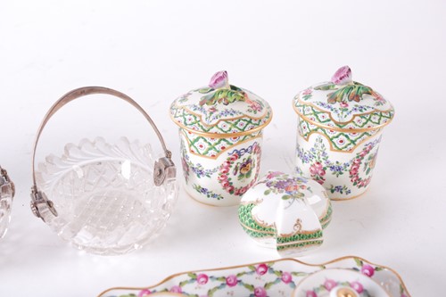 Lot 373 - A pair of Samson Porcelain Chinese Armorial...