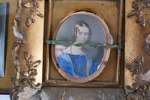 Lot 328 - A Georgian framed miniature portrait of a...