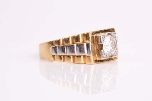 Lot 136 - A gentleman's single stone diamond ring, the...