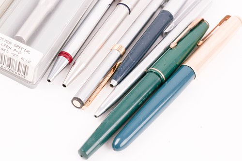 Lot 216 - A group of vintage fountain pens, to include...
