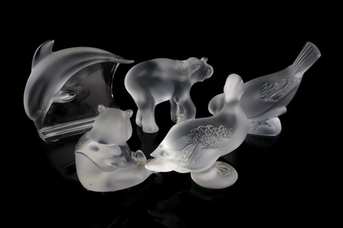 Lot 410 - A group of five assorted modern Lalique...