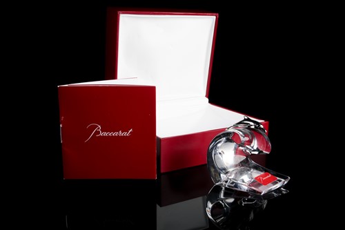 Lot 412 - A boxed Baccarat crystal glass paperweight,...
