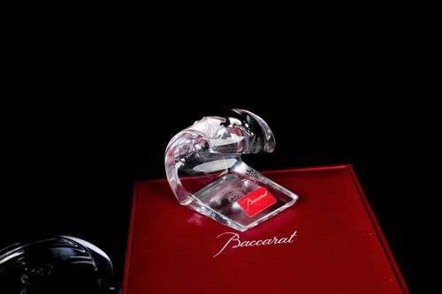 Lot 412 - A boxed Baccarat crystal glass paperweight,...