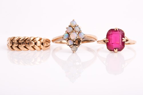 Lot 34 - A 9ct yellow gold and opal cluster ring...