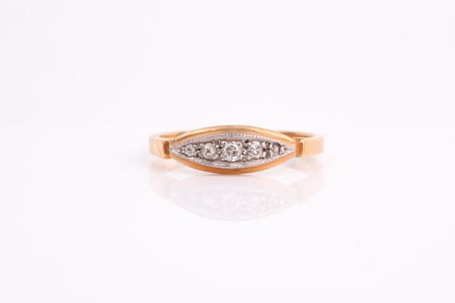 Lot 286 - A yellow metal and diamond ring, the...