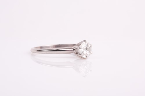 Lot 298 - A solitaire diamond ring, set with a round...