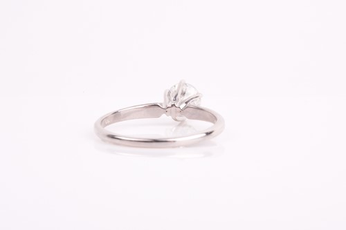 Lot 298 - A solitaire diamond ring, set with a round...