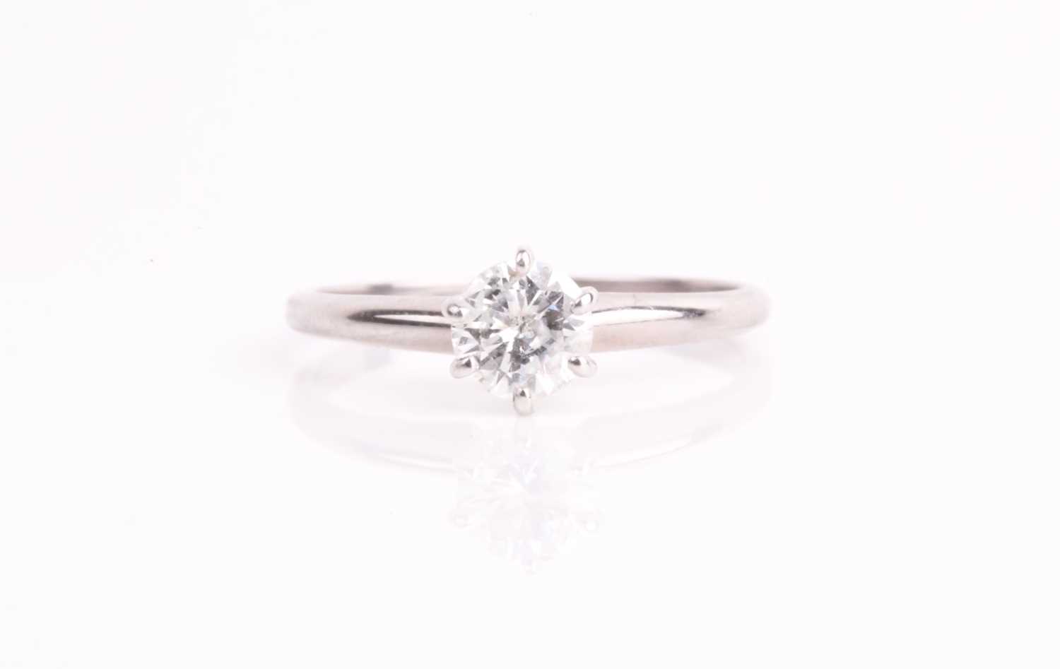 Lot 298 - A solitaire diamond ring, set with a round...