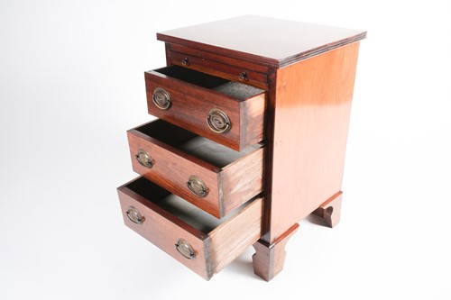 Lot 132 - A small Geo III style mahogany chest of three...