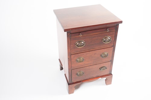 Lot 132 - A small Geo III style mahogany chest of three...